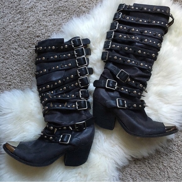 🚫!!SOLD!!🚫Jeffrey Campbell leather spiked boots. - Picture 2 of 3